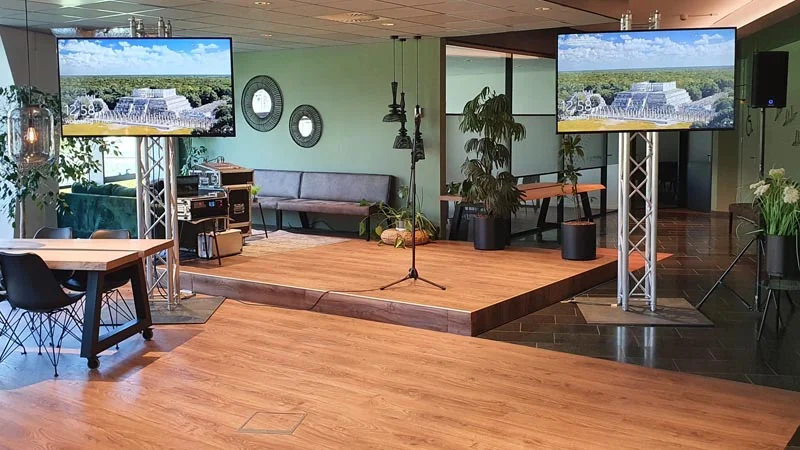 twee televisie schermen in zwolle