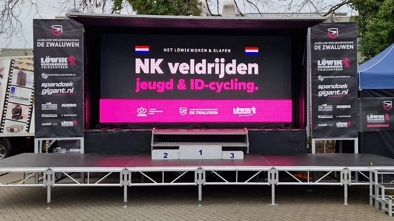 led scherm podium wagen wielrennen almelo nijverdal hellendoorn