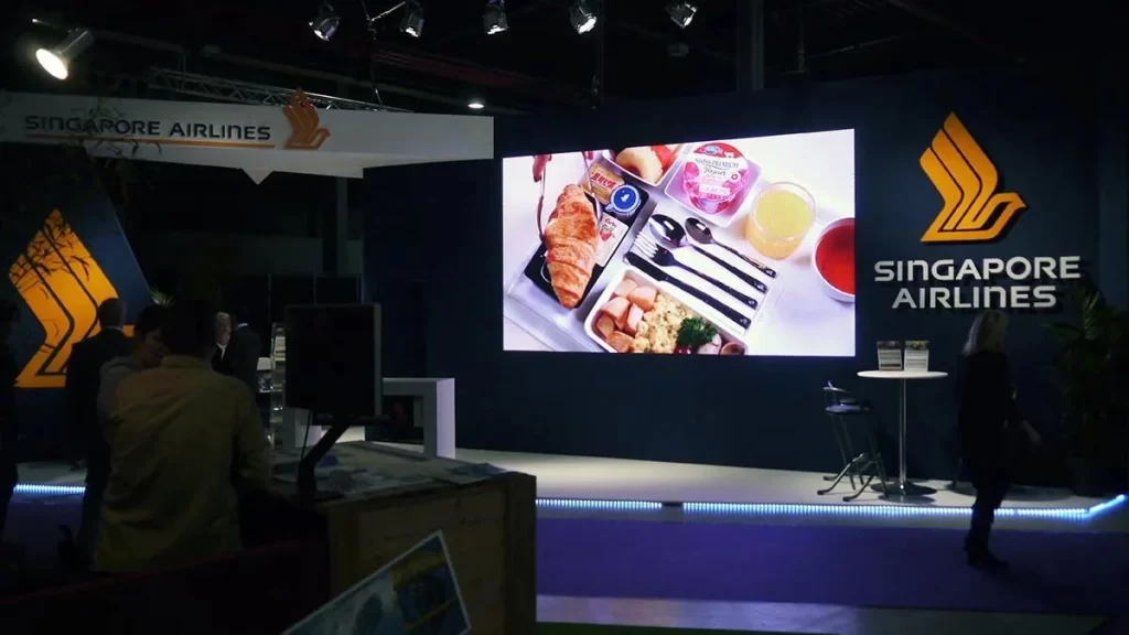 led scherm met geluid in stand vakantiebeurs